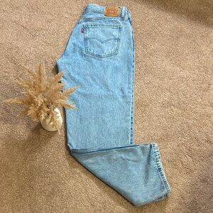 BIG DIVORCE SALE—Levi's Women's Classic Blue Straight Leg Jeans